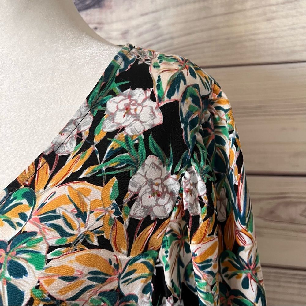 Halogen Tropical Floral Leaf Patterned V Neck Blo… - image 4